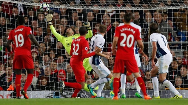 Liverpool 2-1 West Brom: Ben Foster cản phá pha đánh đầu của Dejan Lovren. Ảnh: Internet.