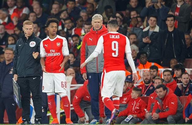 Tuy nhiên, niềm vui chiến thắng của Arsenal không thật sự trọn vẹn khi tiền đạo Lucas Perez phải rời sân ở phút 72 vì chấn thương. Ảnh: Internet.