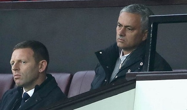 Mourinho lặng im trong vô vọng. Ảnh: Internet.
