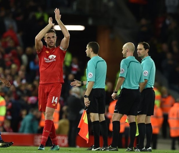 1. Jordan Henderson (Liverpool- 106,49 km): Thủ quân của "The Kop" mới chỉ bỏ lỡ 17 phút tại giải Ngoại hạng năm nay. Tuyển thủ Anh đang trên đường trở thành huyền thoại của sân Anfield, giống như những gì đàn anh Steven Gerrard từng làm. Ảnh: Internet.