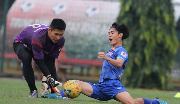 Các tuyển thủ thể hiện sự cố gắng và rất quyết liệt trong trận đấu đối kháng nội bộ chiều 2/11. Ảnh: Internet.