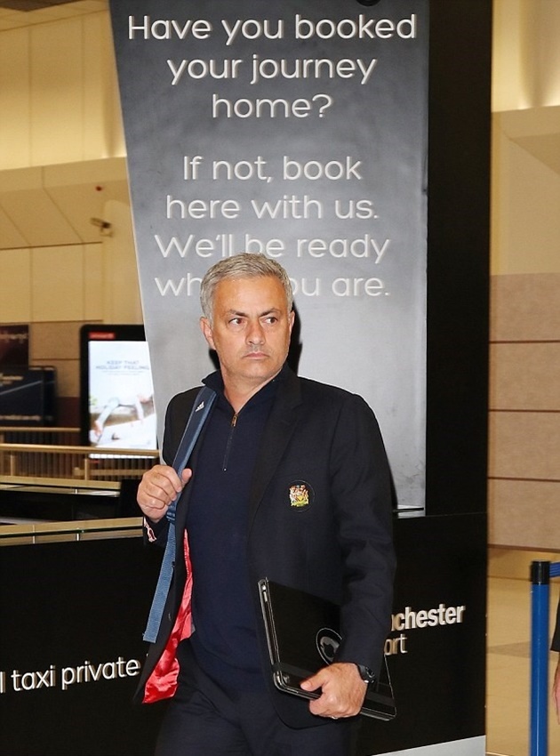 Đối với cá nhân HLV Jose Mourinho, thành tích của ông đang kém cả hai người tiền nhiệm. Sau 16 trận trên các đấu trường, MU của Mourinho thắng 8 hòa 3 thua 5. MU của David Moyes thắng 9 hòa 4 thua 3 còn Louis van Gaal cùng học trò giành 8 chiến thắng, hòa 4 và thua 4. Ảnh: Internet.