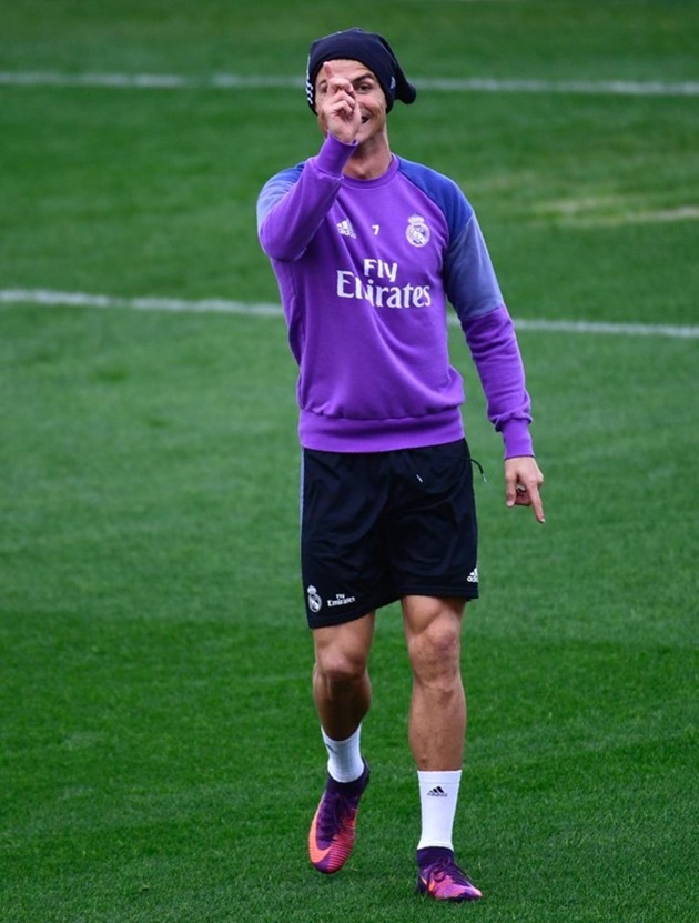 Biểu cảm của Ronaldo hôm nay rất phấn khích. Ở vòng đấu trước, cầu thủ này lập một hat-trick. Nhưng vào giữa tuần, tiền đạo 31 tuổi tịt ngòi trong trận gặp Legia Warsaw ở Champions League. Ảnh: Internet.