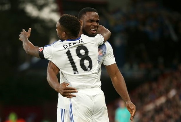 Chiến thắng 2-1 trước Bournemouth ở vòng đấu vừa qua là lần đầu tiên trong lịch sử, Sunderland giành 3 điểm trong hoàn cảnh chơi thiếu người. Trận thắng này cũng chấm dứt chuỗi 11 trận toàn hòa và thua kéo dài từ mùa giải trước. Ảnh: Internet.