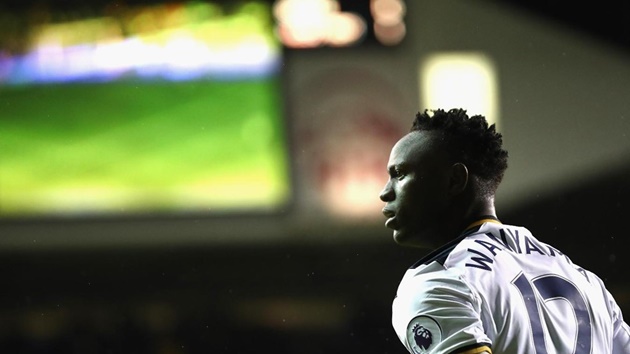Spurs 3-2 West Ham: Victor Wanyama chìm vào ánh đèn của sân White Hart Lane.