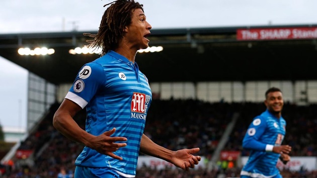 Stoke City 0-1 AFC Bournemouth: Nathan Ake ăn mừng bàn thắng ngay trong lần đầu khoác áo Bournemouth.