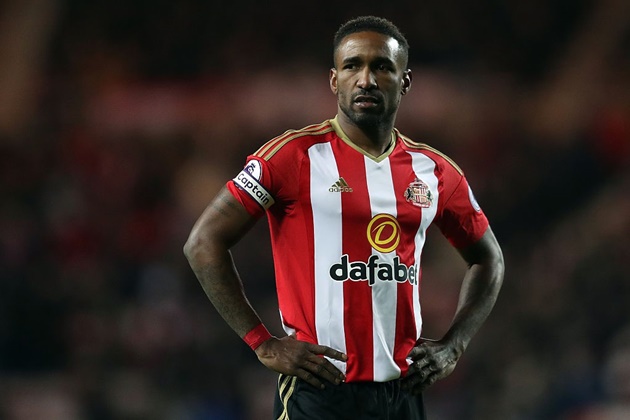 8. Sunderland (Sút 109, bàn thắng 12, tỷ lệ chuyển hóa: 11%): Ở tuổi 34, lão tướng Jermain Defoe vẫn phải gánh cả đội chủ sân Ánh sáng trên lưng với 7 bàn thắng sau 12 vòng đấu.