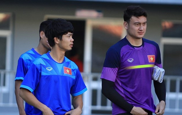 Công Phượng trên sân tập Wunna Theikdi chiều 25/11.