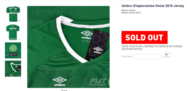 Áo Chapecoense trên Fun Fanatics đặt biển "Sold out", nghĩa là "bán hết".