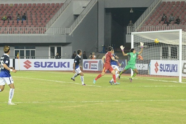 Cho Công Vinh khoảng trống đồng nghĩa hàng thủ Indonesia sẽ đối mặt với nguy cơ bị thủng lưới. Ảnh: AFF Cup.