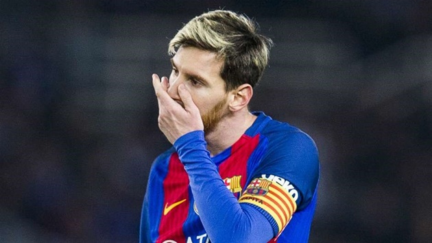 Tiền đạo Lionel Messi: Đã 4 trận El Clasico tại La Liga trôi qua, Messi chưa chọc thủng lưới Real. Trận đấu đêm mai sẽ là cơ hội để siêu sao người Argentina giải tỏa cơn khát.