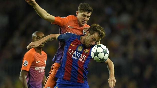 Tiền vệ Ivan Rakitic: Giống như đồng đội Sergio Busquets, ngôi sao người Croatia nghiễm nhiên được lựa chọn bởi trụ cột tuyến giữa của Real Toni Kroos vẫn đang nghỉ dài hạn vì rạn xương bàn chân.