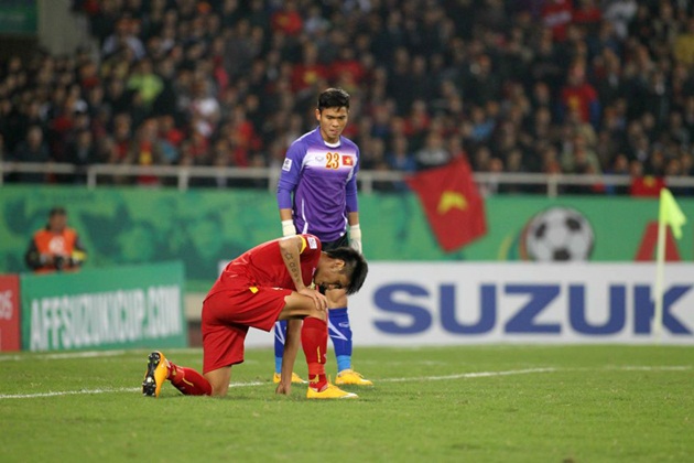 Với 4 bàn thắng ghi được, Malaysia chính thức loại Việt Nam khỏi bán kết AFF Cup 2014, trước sự thất vọng của Công Vinh (người ghi 2 bàn thắng trong trận bán kết lượt về), các tuyển thủ và người hâm mộ Việt Nam.