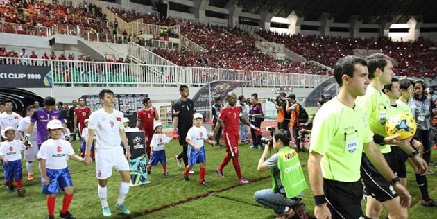 Công Vinh (9) đã không thể tỏa sáng trên đất Indonesia.