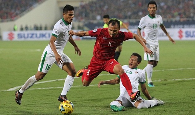 Các cầu thủ Việt Nam (áo đỏ) đã chiến đấu hết mình cho mục tiêu vào chung kết.