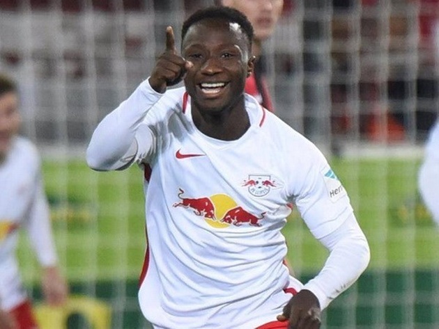 Tiền vệ Naby Keita - Các cầu thủ RB Leipzig có độ tuổi trung bình 24,7 - một trong những đội trẻ nhất Bundesliga.