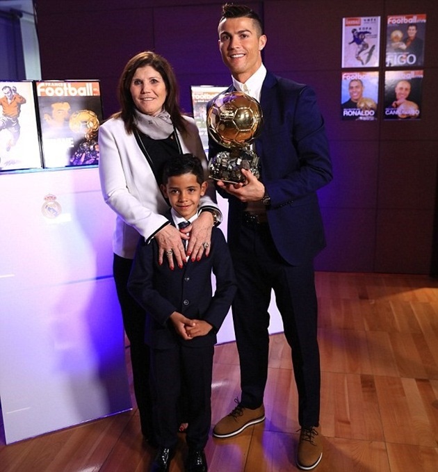 Sau khi chung vui cùng gia đình, Ronaldo sẽ trở lại Nhật để chuẩn bị cho trận đấu tại bán kết FIFA Club World Cup diễn ra ngày 15/12. Đối thủ của CR7 cùng đồng đội sẽ là Club Ameria - nhà vô địch khu vực CONCACAF.