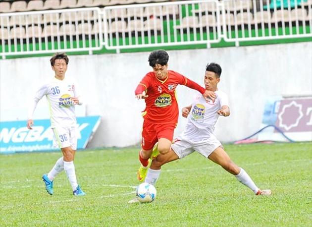 Công Phượng tìm lại bản năng sát thủ trong màu áo U21 HAGL.