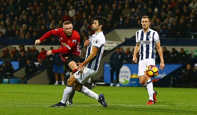 Rooney thiếu một chút may mắn để ghi bàn thắng trước West Brom.