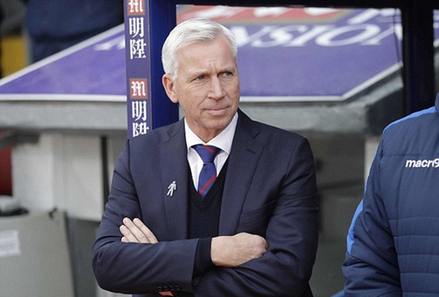 HLV Pardew vừa bị Crystal Palace sa thải.