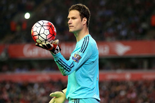 4. Thủ môn Asmir Begovic (Chelsea).