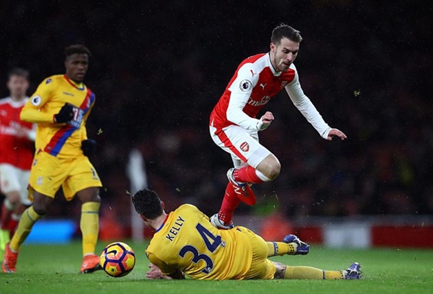 6. Crystal Palace (243 lần phạm lỗi): "Đại bàng xanh" sẵn sàng làm tất cả để có thể ở lại Premier League vào cuối mùa.