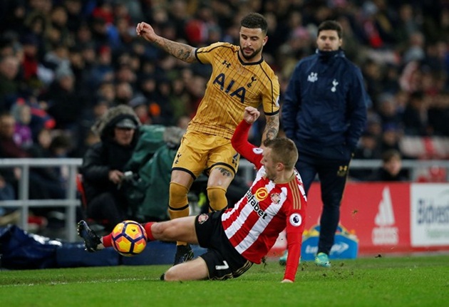 Ở một trận đấu khác, Tottenham chia điểm đáng tiếc trên sân của đội bét bảng Sunderland.