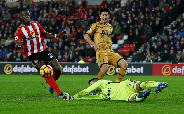 Họ kiểm soát bóng hơn 70%, tạo thế trận áp đảo cùng nhiều cơ hội ngon ăn nhưng không thể có một lần đưa bóng vào lưới thành công.