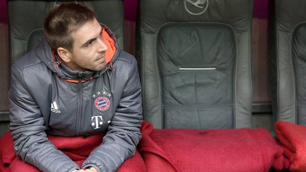 Philipp Lahm phải ngồi 77 phút trên băng dự bị trong trận đấu thứ 500 của mình.