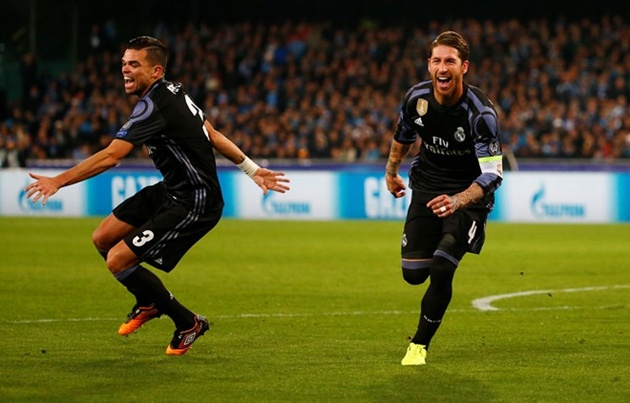 Sergio Ramos trở thành "đấng cứu thế" của Real trước Napoli.