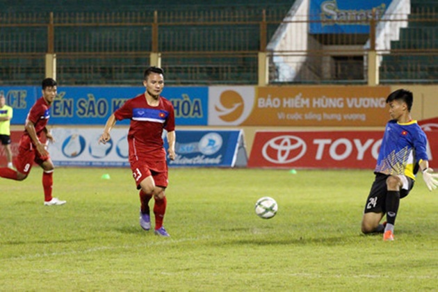 Quang Hải ghi bàn trong màu áo đội tuyển U20 Việt Nam.
