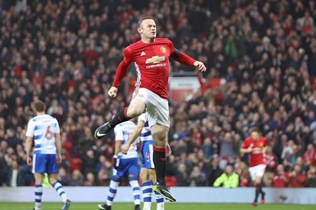 8. Wayne Rooney (Man Utd - 2 bàn): Sự xuất hiện của Rooney ở Old Trafford chỉ còn mang ý nghĩa về tinh thần. Cầu thủ sinh năm 1985 nên tính đến chuyện chia tay MU sau khi đã no nê các danh hiệu. Everton, các CLB ở giải nhà nghề Mỹ cùng các "đại gia" Trung Quốc đều đang khao khát có được chữ ký của "Wazza".