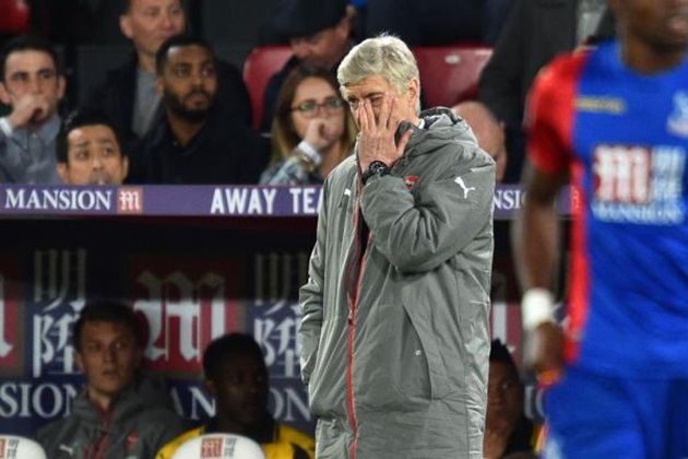 Wenger muốn níu kéo con thuyền sắp đắm đến bao giờ?