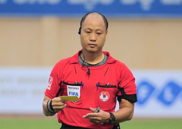Trong khi trọng tài Hoàng Anh Tuấn bắt chính trận đấu bị sai lệch kết quả nghiêm trọng thì không phải nhận bất kỳ án phạt nào. Ảnh: Quốc Bảo.
