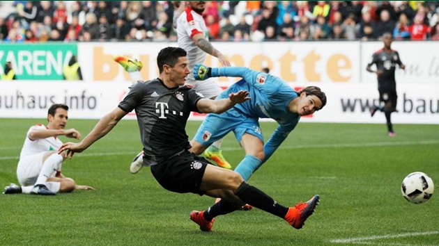 Robert Lewandowski (56 điểm): Chân sút người Ba Lan góp phần Bayern Munich bảo vệ thành công chức vô địch Bundesliga. Anh đã có 28 lần lập công cho đội bóng xứ Bavaria. Khả năng Lewandowski cải thiện thành tích ghi bàn là rất lớn bởi có tinh thần thi đấu thoải mái trong 3 vòng cuối.