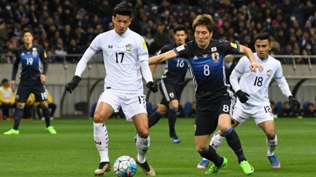 Thái Lan (áo trắng) mới thua Nhật Bản 0-4 tại vòng loại World Cup.