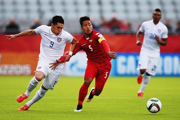 U20 New Zealand (áo trắng) từng đánh bại U20 Myanmar ở giải U20 Thế giới năm 2015.