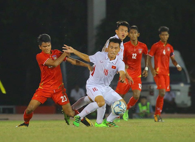 U18 Việt Nam (áo trắng) đã chơi không tồi tại giải U18 ĐNÁ.