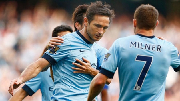 Lampard từ chối ăn mừng sau khi ghi bàn vào lưới Chelsea.