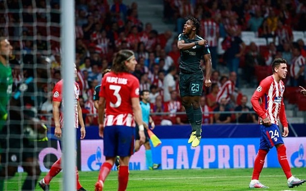 Trong trận đấu vòng bảng Champions League diễn ra trên sân Wanda Metropolitano, Batshuayi vào sân thay Morata ở phút 82 và ghi bàn ấn định chiến thắng 2-1 cho Chelsea trước Atletico Madrid.