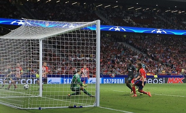 Batshuayi giúp Chelesa duy trì thành tích 10 trận thắng liên tiếp trên sân của các đội bóng Tây Ban Nha ở Champions League.