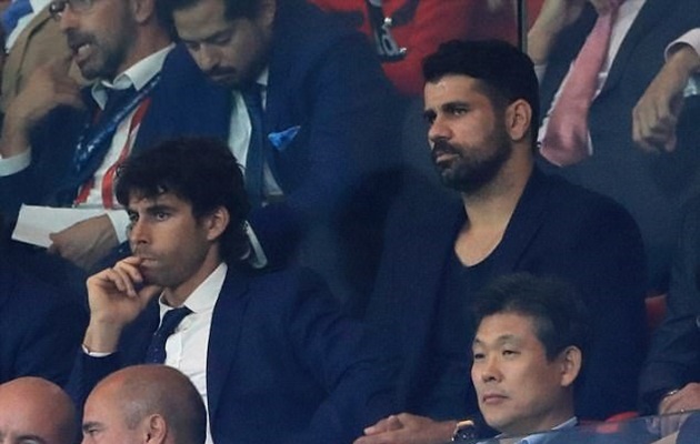 Trên khán đài sân Wanda Metropolitano, Diego Costa chứng kiến hai đội bóng gắn bó với anh đối đầu nhau. Chân sút người Tây Ban Nha trở lại khoác áo Atletico Madrid sau khi không còn nằm trong kế hoạch của huấn luyện viên Conte.