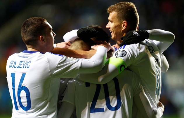 Đội trưởng Edin Dzeko kịp thời tỏa sáng với pha kiến tạo cho Izet Hajrovic ghi bàn ấn định thắng lợi 2-1 cho đội khách ở phút 84.