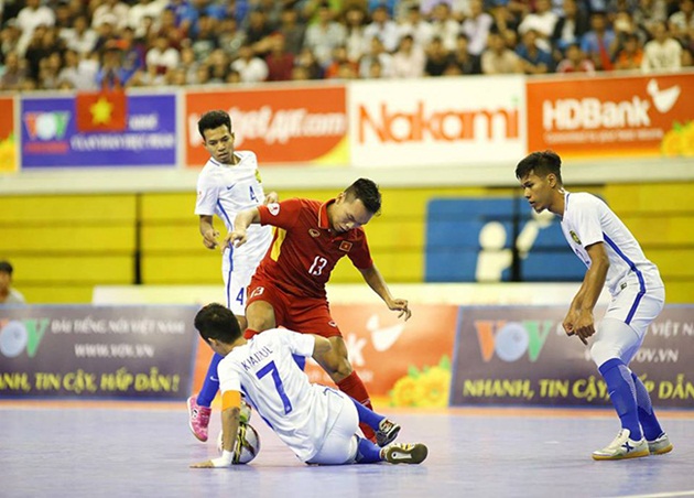 Nhưng cũng cần nói thêm rằng, lịch thi đấu cũng tuyển Việt Nam phải tham dự nhiều giải đấu mới là nguyên nhân lớn nhất dẫn tới thất bại trước Malaysia. Ảnh: Quốc An.