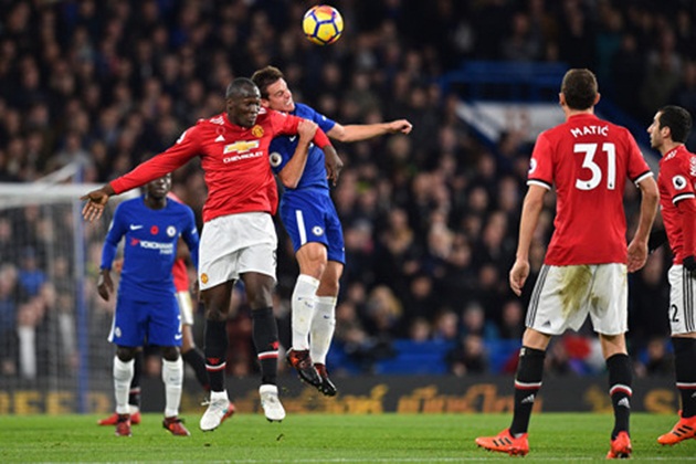M.U thể hiện nhiều mặt hạn chế trước Chelsea.