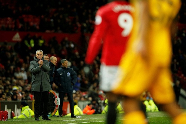 Điểm tựa sân nhà một lần nữa giải cứu thầy trò Mouirnho.