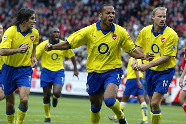 8. Arsenal 2003/04 (thắng 10, hòa 3, hiệu số +18): Arsenal khởi đầu mùa giải 2003/04 như mơ, trong đó có 2 chiến thắng kịch tính 3-2 trước Newcastle và 2-1 trước Liverpool. Lịch sử được Henry cùng đồng đội viết nên ở cuối mùa khi "Pháo thủ" lên ngôi vô địch Premier League với thành tích bất bại (26 thắng, 12 hòa).