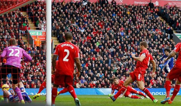 7. Chelsea 2014/15 (thắng 10, hòa 3, hiệu số +19): Chuỗi bất bại của thầy trò HLV Jose Mourinho dừng ở trận thứ 15 sau trận thua trước Newcastle. Tuy nhiên, Chelsea vẫn giành chức vô địch một cách thuyết phục vào cuối mùa với khoảng cách 8 điểm so với đội xếp thứ 2.