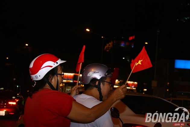 NHM đổ ra đường ăn mừng chiến tích lịch sử của U23 Việt Nam - Bóng Đá