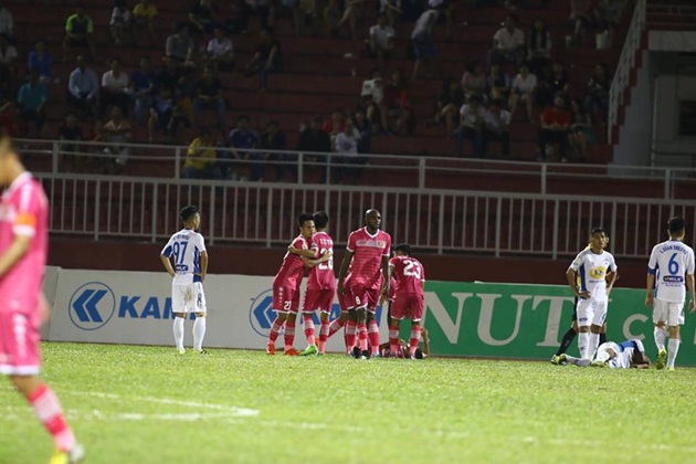 Trực tiếp Sài Gòn FC 3-1 Hoàng Anh Gia Lai: Văn Trường liên tiếp mắc sai lầm, HAGL thua 2 bàn trong 5 phút - Bóng Đá